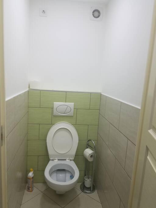 Big Cozy - Skyfall Apartment 3 Bdrm 6 Beds 1&Half Baths Budapest Kültér fotó